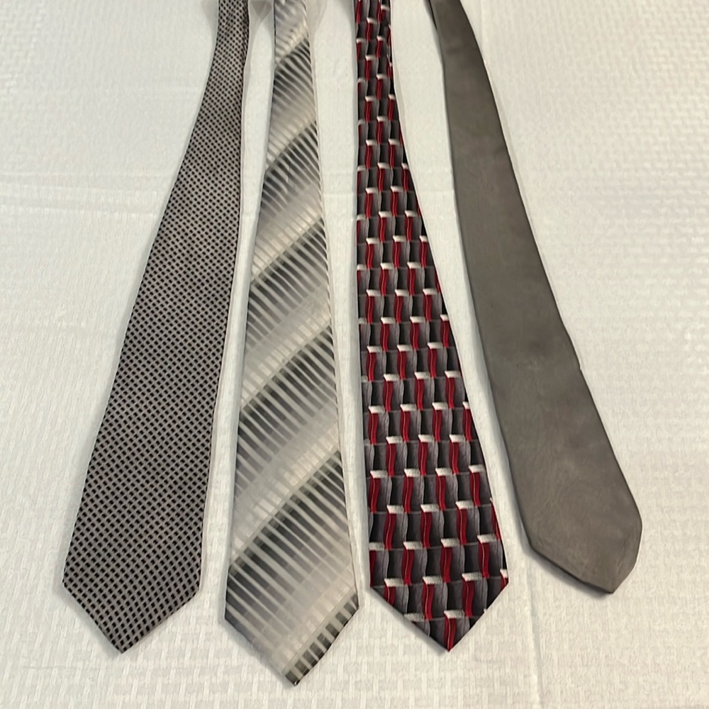 Men’s Bundle of 4 Gray Assortment of Ties.